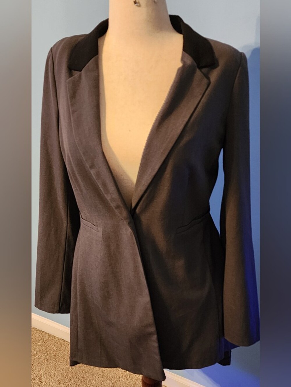 VENUS Black Blazer with Contrasting Collar